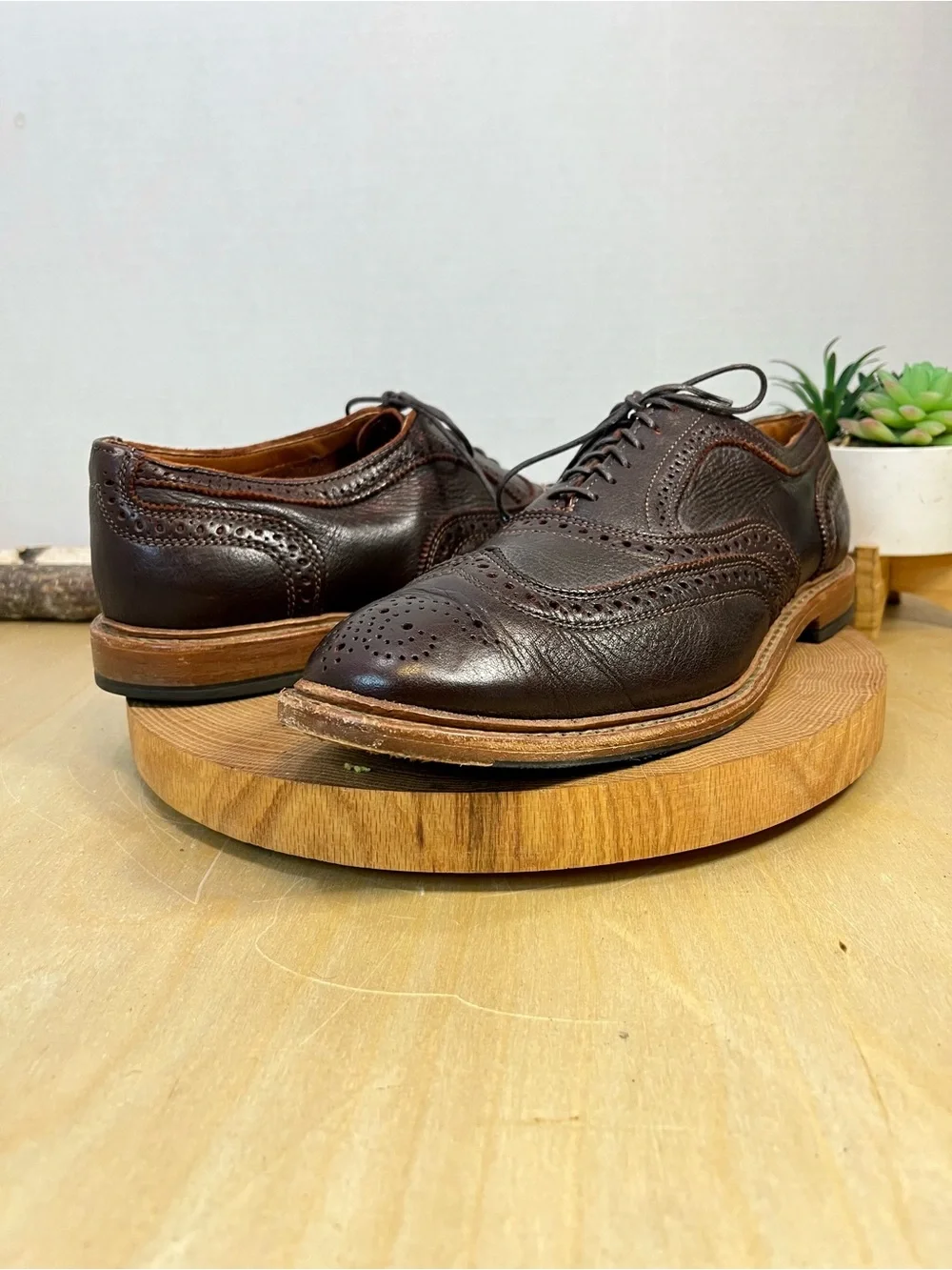 Allen Edmonds Neumok 2.0 Wingtip Oxford – Brown Leather – Men's Size 10D
